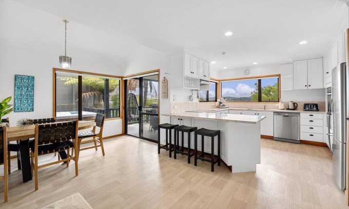 Paihia House | Paihia Bay View, 4 Bedroom & Spa