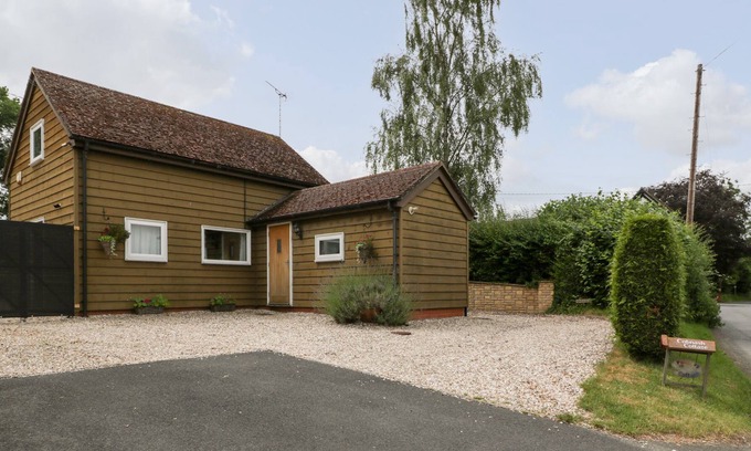 Leominster Cottage | PAINTER'S COTTAGE, romantic, character holiday cottage in Kingsland