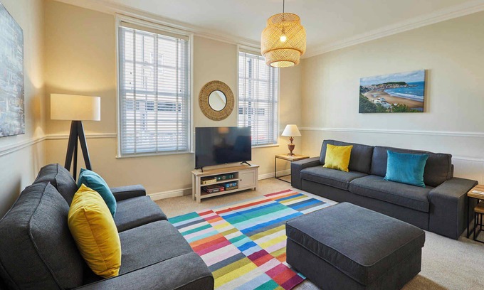 Scarborough City Centre Apartment | Painters - Number 1 - modern 4 bedroom apartment, central location