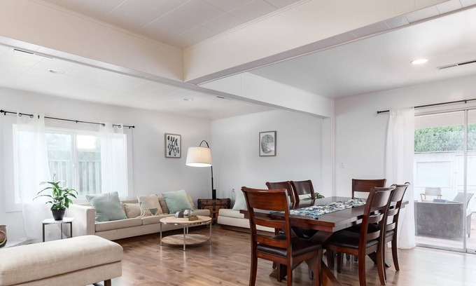 Opal Cliffs House | Palisades Bungalow: Walk to Pleasure Point