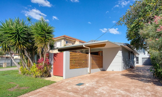 Palm Beach Cottage | Palm Beach Cottage - 600m to Beach