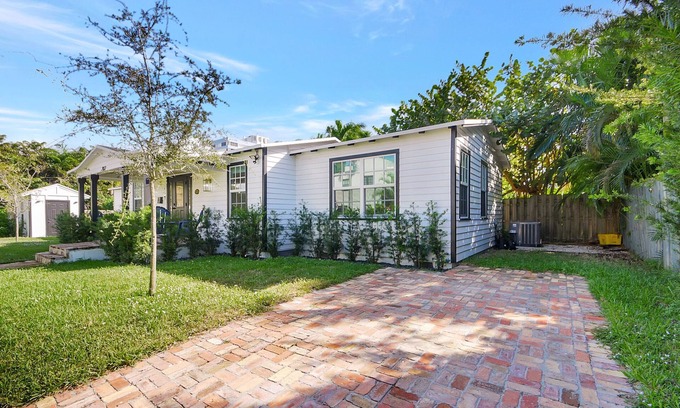 Southend House | Palm Beach - Newly Designed come relax, shop, enjoy!