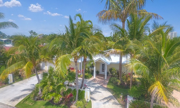 Palm Beach Shores House | PALM BEACH SHORES - LUXURY BEACH HOUSE RENTAL - SINGER ISLAND
