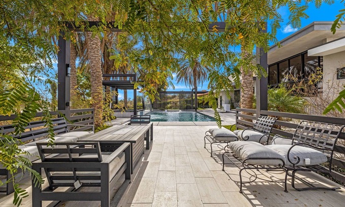 Indio House | Palm Desert Estate, Pool, Courts, Sauna & No Checkout Time. Sleeps 20+