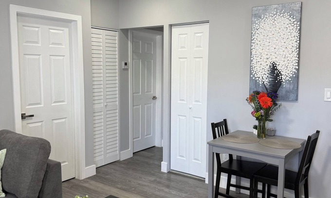 Palm Beach - West Palm Beach Apartment | Palm Paradise—Downtown West Palm Beach. 2 Bedroom Luxury.