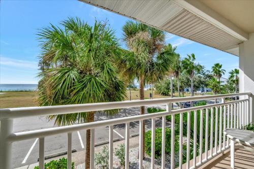 Ruskin Hotel | Palm Terrace Waterfront Htd Pool Hot Tub Tennis