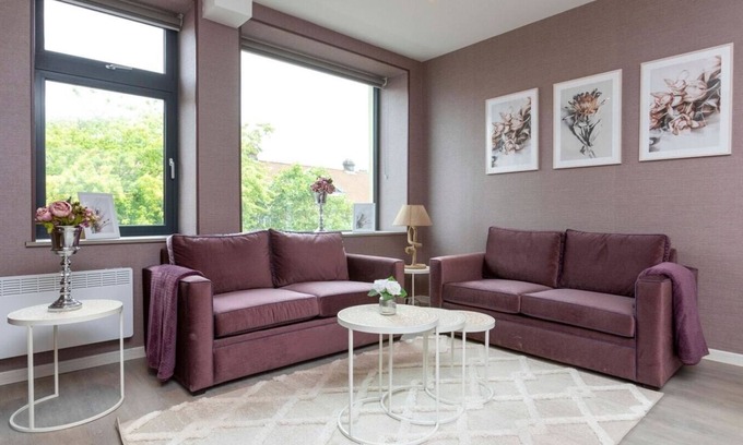 London Borough of Bromley Apartment | Palm Tree House - The Farmhouse