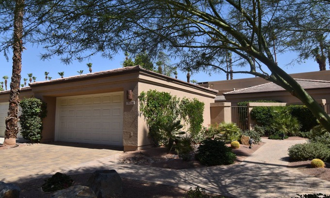 Palm Desert Condo | Palm Valley, beautifully remodeled 2b 2ba Condo w/golf cart on 6th fairway,
