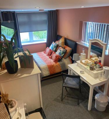 Trowell House | Palm View