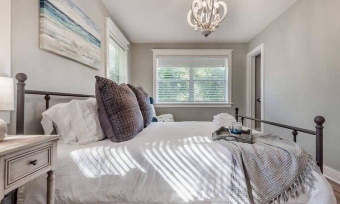 Bayshore Gardens House | Palma Ceia Retreat | Duplex | Walk to Bayshore