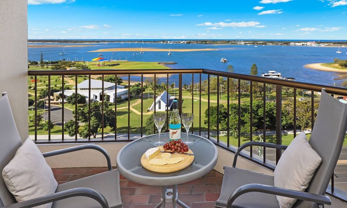 Southport Apartment | Palmerston Tower on Southport Broadwater