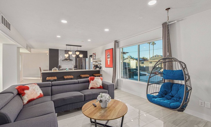 Hy-view House | Palms in Paradise Home w/Hot Tub and Pool located near Old Town Scottsdale.
