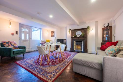 Newport Apartment | Palmyra Square by Tŷ SA