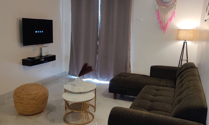 Candolim Apartment | Panda Stays 🐼 - Cozy 2Bhk Apartment near the Beach 🏖️ and centrally located.