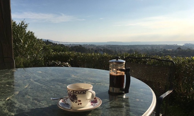 Les Termes House | Panoramic ocean view at the bay of Cannes.