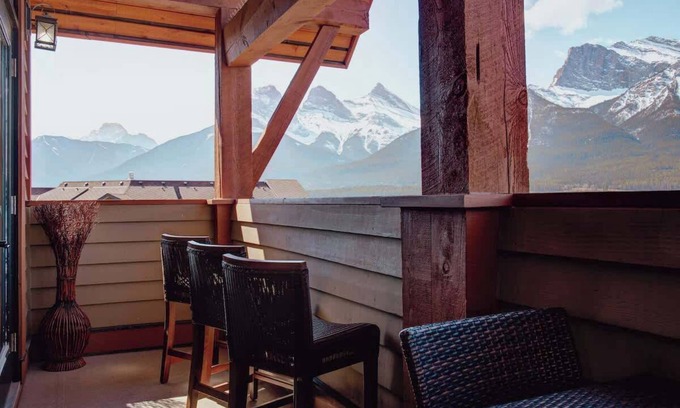 Canmore Apartment | Panoramic Mountain View Condo