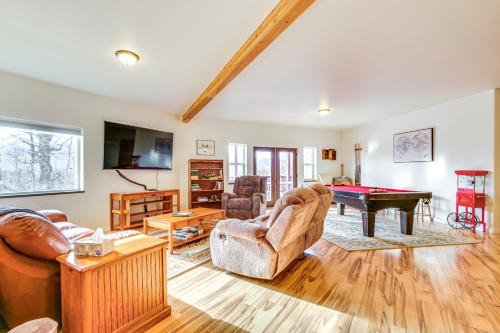 Butte House | Panoramic Mtn Views 5-Acre Escape in Palmer!