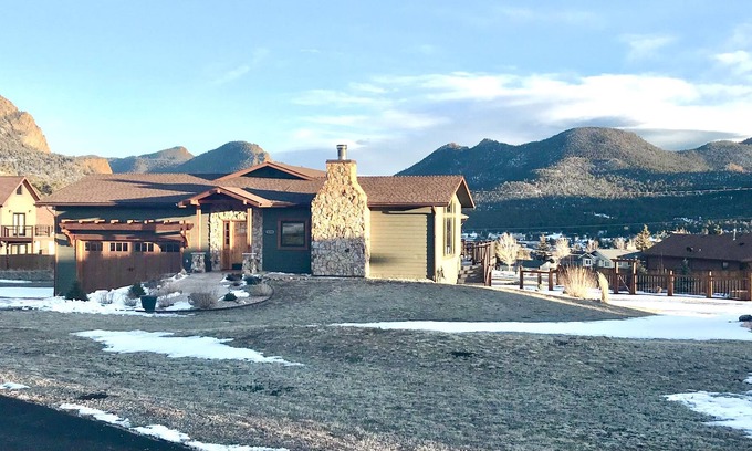 Estes Park House | Panoramic MTN Views / Outdoor Spaces/ Deck Patio/ Grill/NO LODGING TAX ON 30 DAY