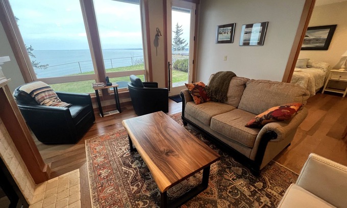 Seaside Condo | Panoramic Ocean Views on the Cliffs at Whalers Point Condominiums (Sleeps 4)
