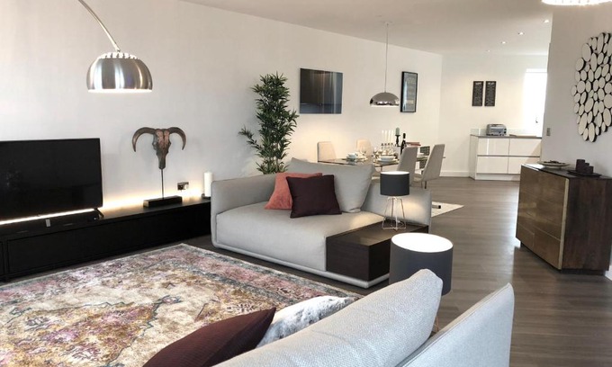 Stratford Apartment | Panoramic Park And City Penthouses Retreat
