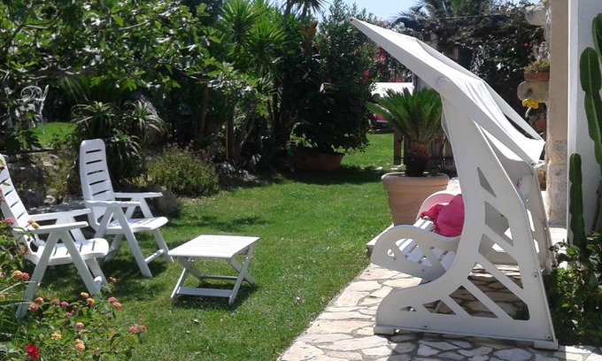 Defensola House | Panoramic rural house in the green of olive trees