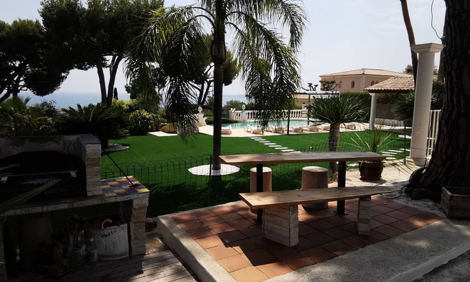 Cagnes-sur-Mer Apartment | Panoramic sea view in a quiet area with swimming pool - parking