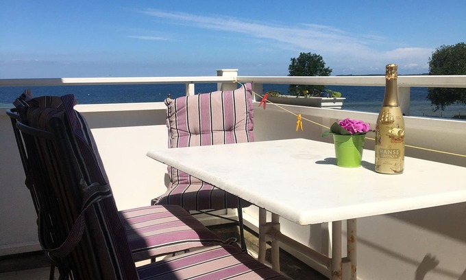 Zierow Apartment | Panoramic views, 50m to the beach, unique feel-good atmosphere. Daily. Getting poss