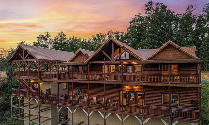 Caton Cabin | Papa Bears Mountain Lodge - PRIVATE POOL, PAVILION, HOT TUB & GAME ROOM!
