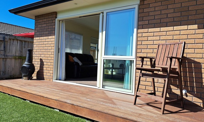 Papamoa Beach Apartment | Papamoa Beach Warm Modern & Secure Local Apartment