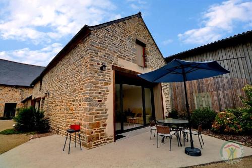 Saint-Aubin-du-Cormier House | Paquerette