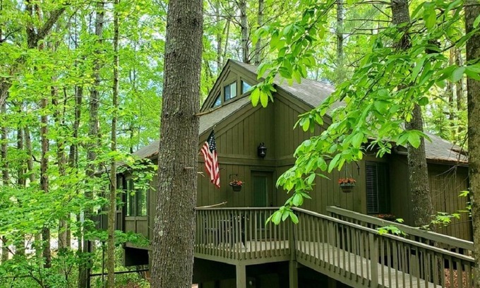 Big Canoe House | Par-Tee on the Lake-Best Location + EV Charging