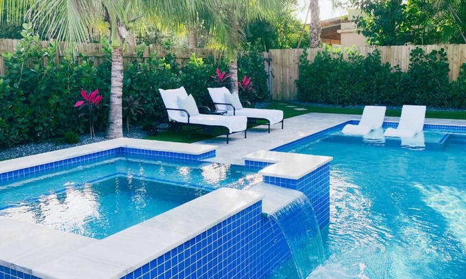 Del-Ida Park Historic District House | Paradise 101: Modern Beach House steps to The Ave; Heated Pool + Hot Tub