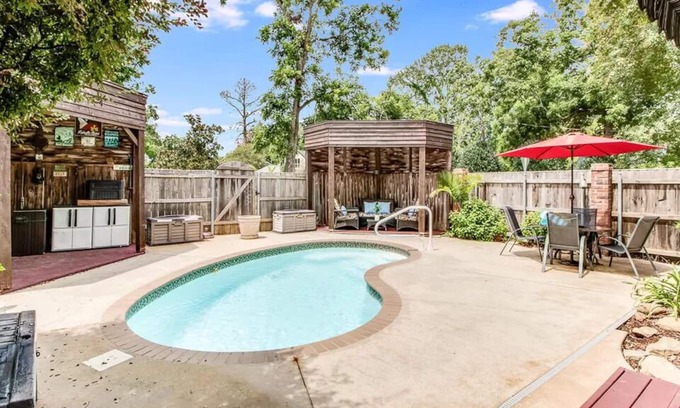 Lafayette House | Paradise Adjacent to River Ranch