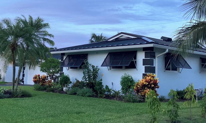Tequesta House | Paradise at Its' Best. Your Home Away From Home.Pets welcome & Tesla Charger