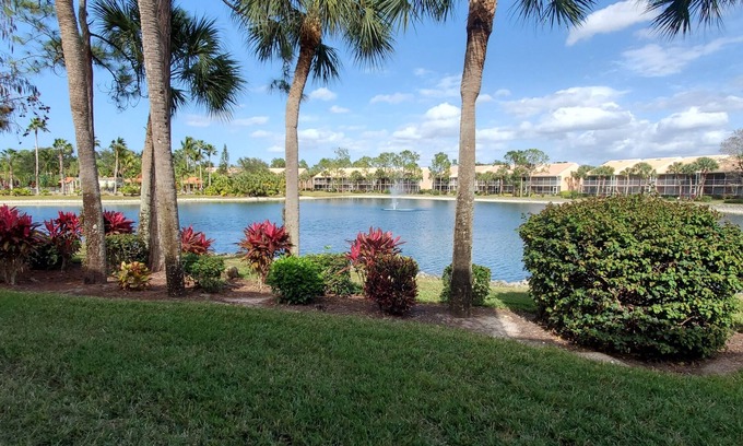Naples Condo | Paradise Awaits at Falling Waters 2BR/2 Bath Condo