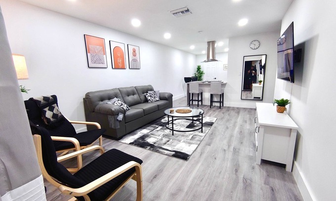 Miami Gardens House | Paradise Gardens 2BDR Unit Near Hardrock Stadium
