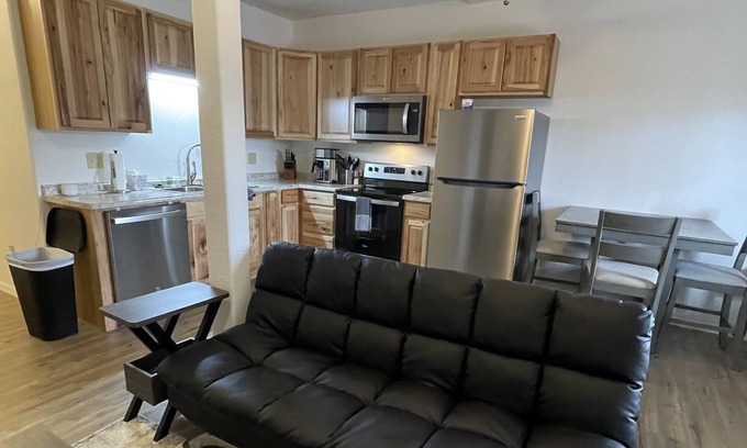 Meeker House | Paradise in Downtown - Downstairs Duplex - Newly Renovated Mountain House.