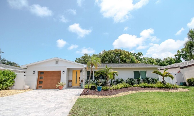 St. Petersburg - Clearwater House | Paradise Palms - Private Pool Oasis
