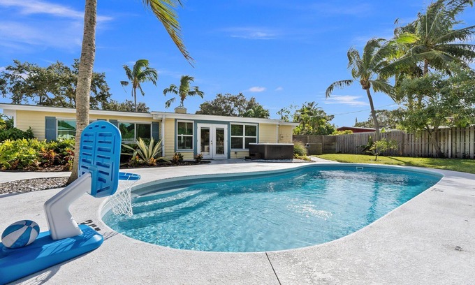 Stuart House | Paradise Palms, Private backyard w/Pool, Hot tub!