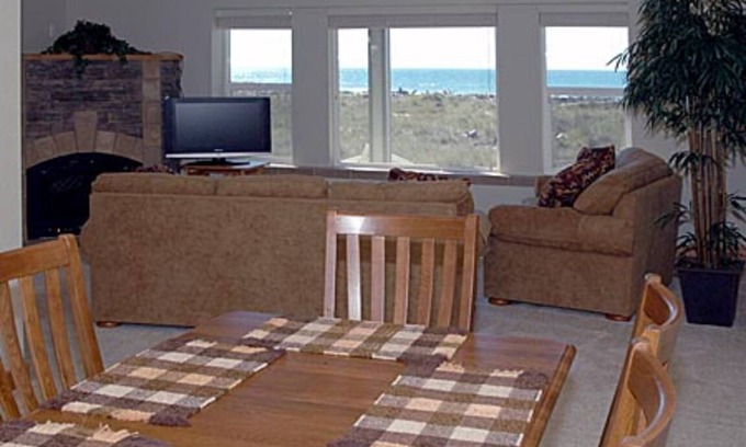 Gold Beach House | Paradise Point, Just steps away from the ocean is this oceanfront home