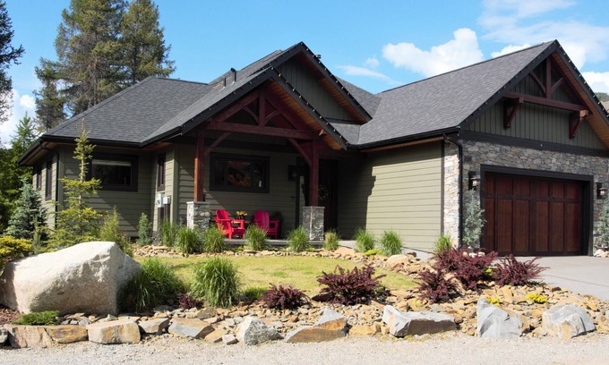 East Kootenay House | Paradise! Unique Mountain Home/Wheelchair Access. Next to Golf, Trails & Skiing