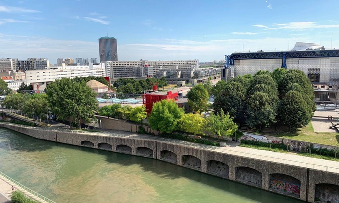 Quartier du Pont-de-Flandre Apartment | Paris 19, space and light at the water's edge