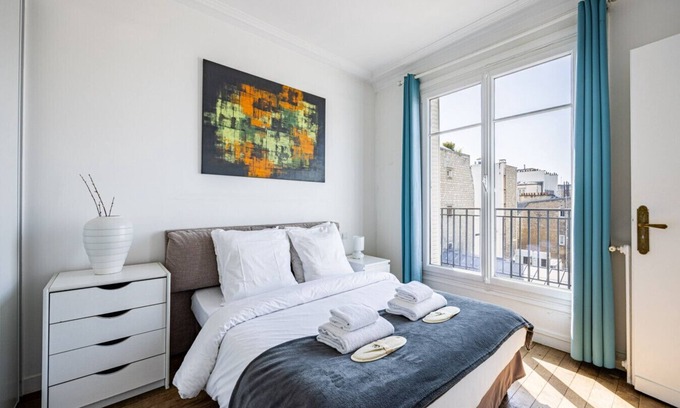 Faubourg-du-Roule Apartment | Paris 8ème - Champs Elysées - Balcony - 1 bedroom