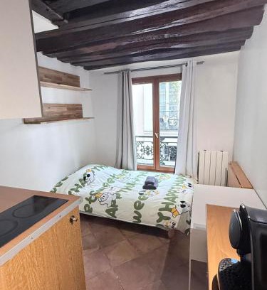 Quartier Sainte-Avoye Apartment | Paris Marais Sunshine Studio