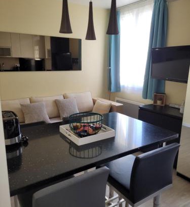 Bagneux Apartment | Paris par métro 4 - RER B - calme - patio privé