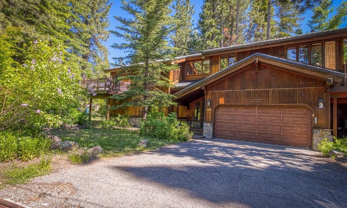 Tahoe Pines House | Park Avenue Tahoe Lodge
