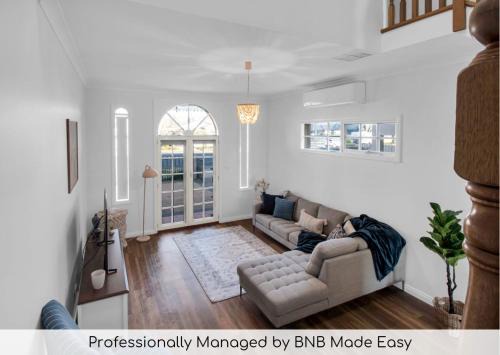 Wagga Wagga House | Parkham - CBD, Elegant Townhouse