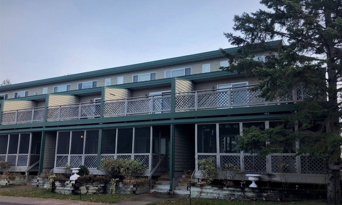 La Pointe Condo | Parkside Condo 6 - Condo Conveniently Located Across from Joni`s Beach