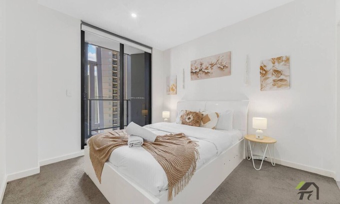 Harris Park Apartment | Parramatta Sunny Urban Nest