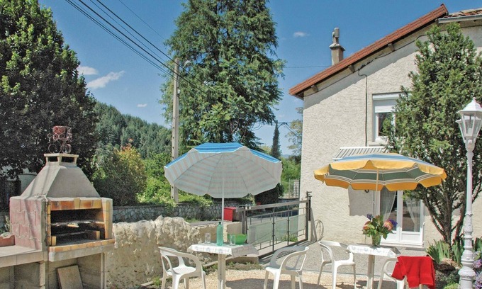 Jaujac House | Part of an attractive house with shaded terrace in the south of the Ardèche.